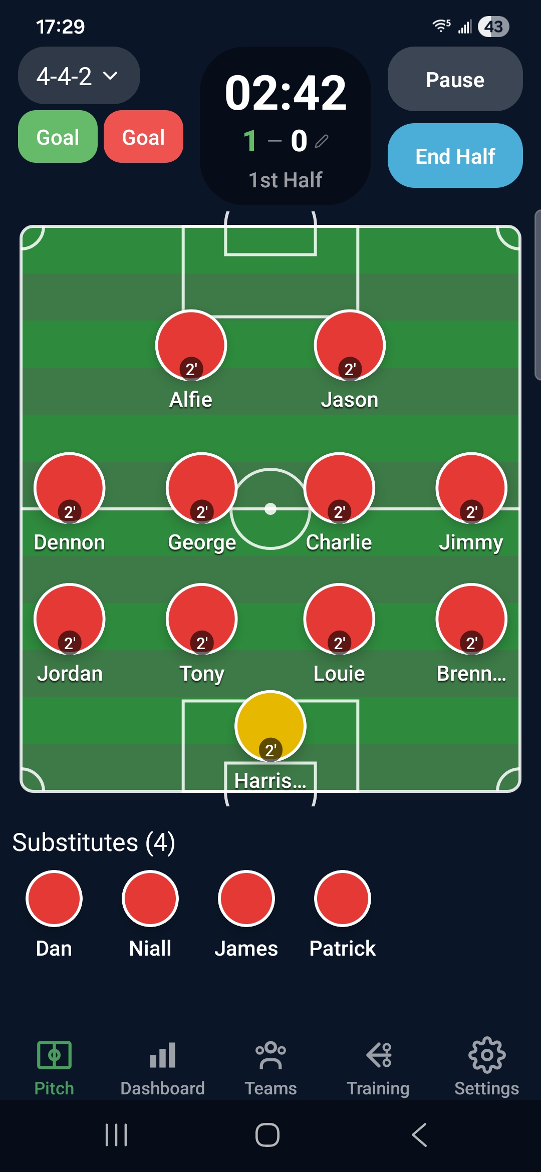 Live pitch view showing player tokens